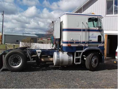 1996 Freightliner FLB9042T