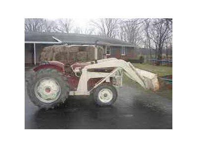 IH 424 with FrontLoader for Sale