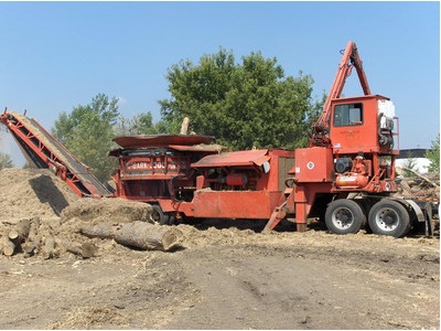 Morbark 1300 Tub Grinder & Semi-Tractor