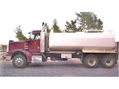 1993 Peterbilt 377 4000gal Water Truck