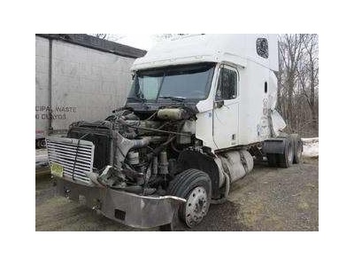 Freightliner C120064ST-Damage