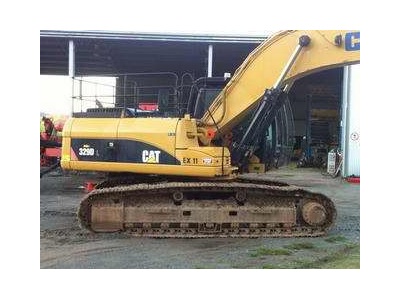 Caterpillar Excavator 329DL & Attachments