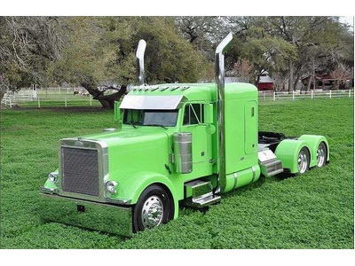 2001 Peterbilt 379EXHD  Green