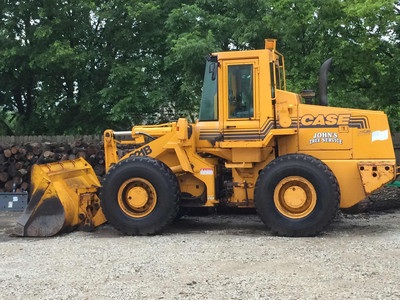 Case 621B loader with extra root grapple