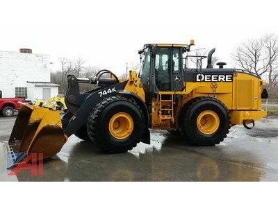 2013 John Deere 744K Loader