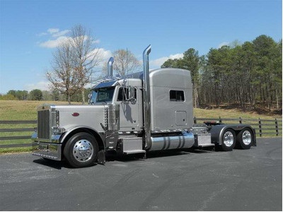 2002 Peterbilt 379EXHD - $29,000