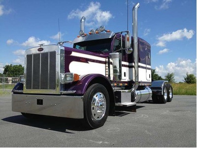 2007 Peterbilt 379 tandem sleeper tracto
