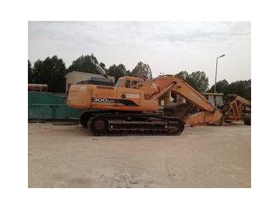 Doosan Daewoo Excavator - Abu Dhabi