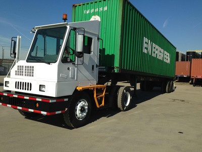2004 OTTAWA Yard Spotter Truck