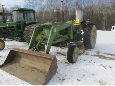 JOHN DEERE 4020 TRACTOR WITH JOHN DEERE 