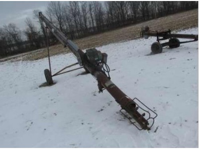 HUTCHINSON GRAIN AUGER WITH TRANSPORT
