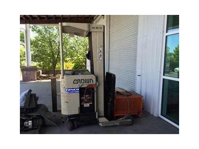 1985 Crown Forklift