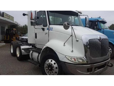 2003 INTERNATIONAL MODEL 8600 DAY CAB   