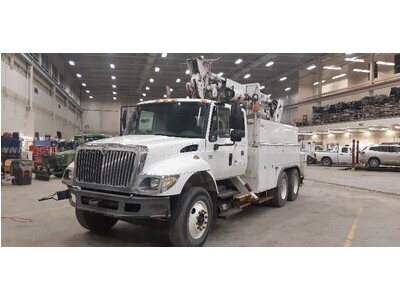 2006 International 7400 with Commander A