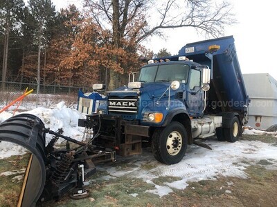 2007 Mack CV712 Plow & Spreader