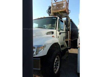2007 International 7400 Brush Truck/Hood