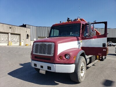 2001 Freightliner FL112 Palfinger Crane 