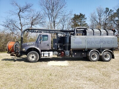 2007 Freightliner M2112 Vacuum/Flush