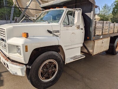 1993 Ford F700F - 16 flat bed with Dump