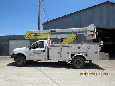 2004 Ford F-550 Regular Cab 4WD DRW