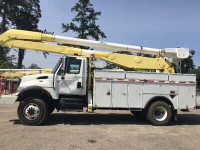2005 International 7400 Bucket Truck