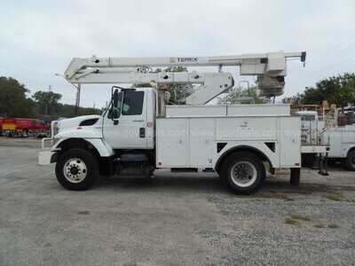 2010 International 7300 Bucket Truck