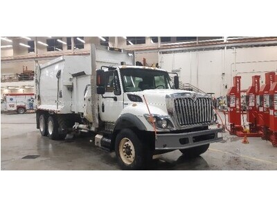 2009 International 7500 Garbage Truck
