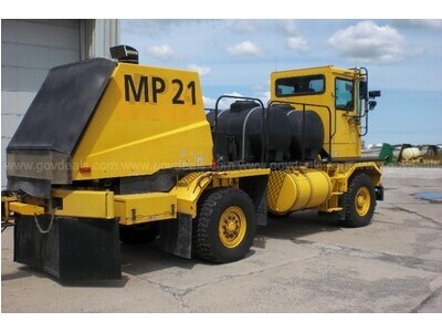 2007 OSHKOSH Snow Plow w/  sweeper