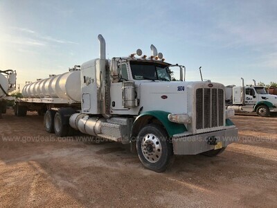 2014 Peterbilt 388 T/A Sleeper Truck Tra