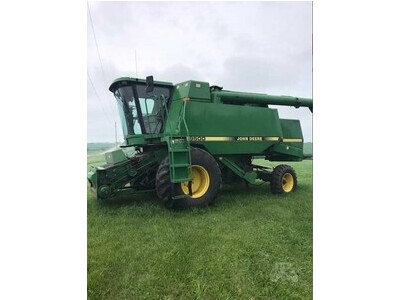 1995 John Deere 9500 Combine