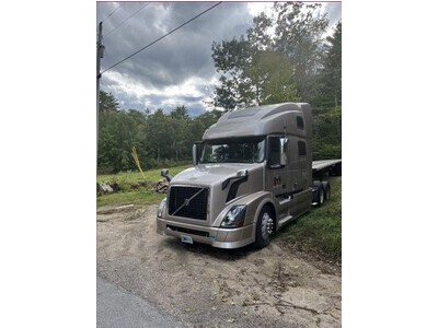 2015 Volvo VNL64T780 Semi-Tractor 