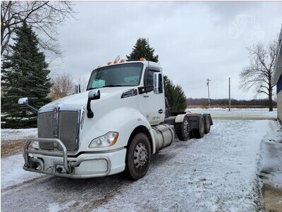 2018 Kenworth T680 Day Cab Truck