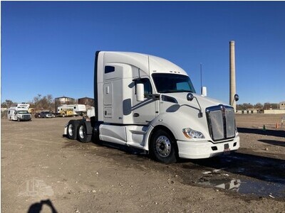  2017 Kenworth T680 Semi-Tractor