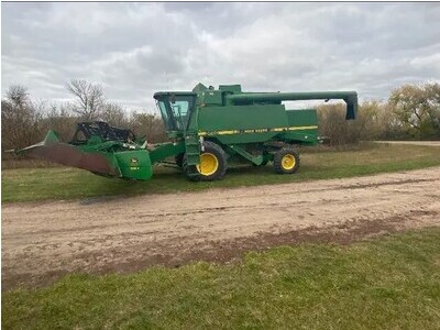 1996 John Deere 9600 Combine