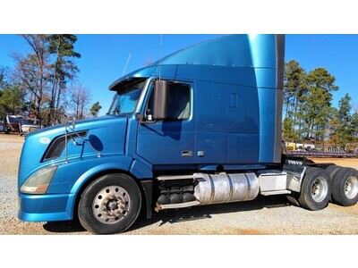 2009 Volvo VNL Semi-Tractor 