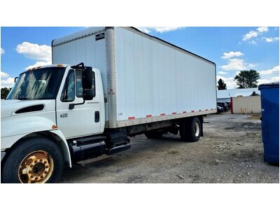 2006 International 4300 SBA Box Truck