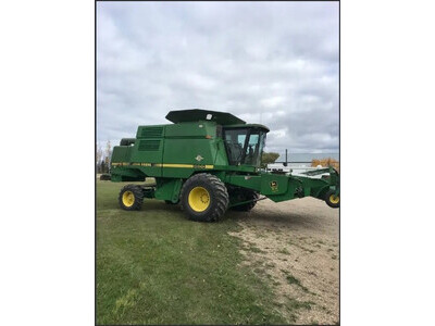 1997 John Deere 9600 Combine