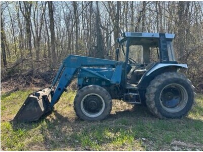  1985 Case International 885 Tractor For