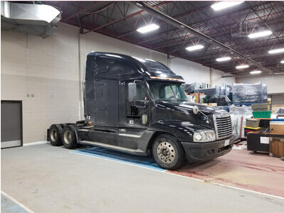 2006 Freightliner Century 120 Semi-Tract