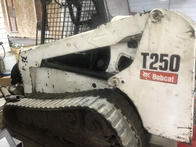 Bobcat T250 Compact Skid Track Loader Fo