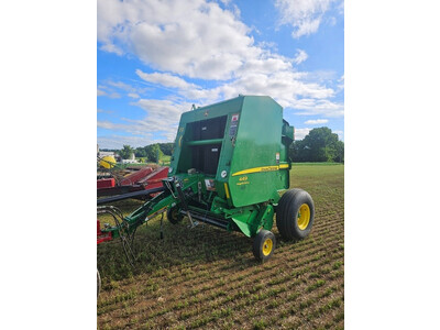 John Deere 449 Round Baler