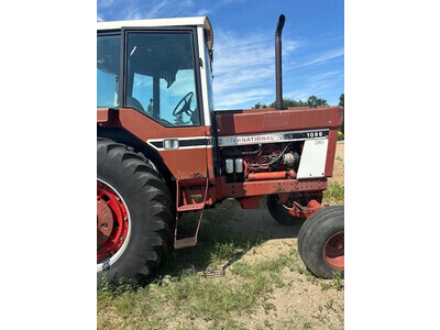 International 1086 Tractor