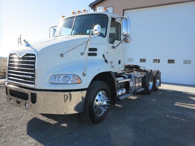 2015 Mack CXU 613 Semi-Tractor 