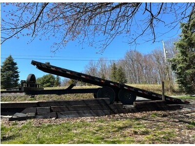 2022 PJ Trailers T8222 Tilt-Bed Trailer