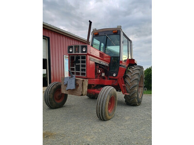  International F-886 Tractor 