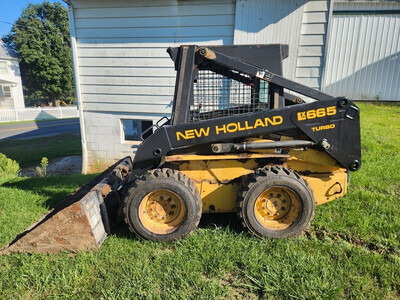 New Holland LX665 Skid Steer Loader