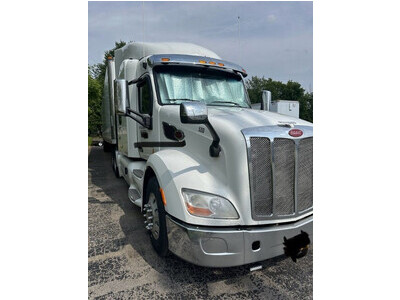 2018 Peterbilt 579 Semi-Tractor 