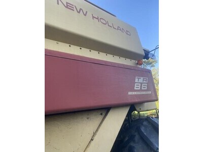 New Holland TR86 Combine