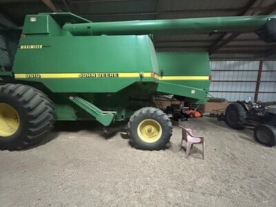 1997 John Deere 9610 Combine 