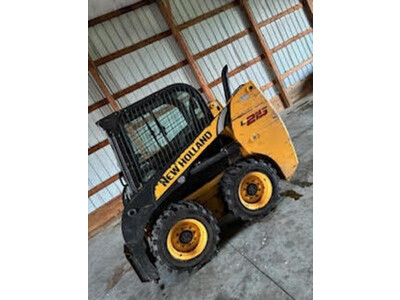 2011 New Holland L215 Wheeled Skid Steer